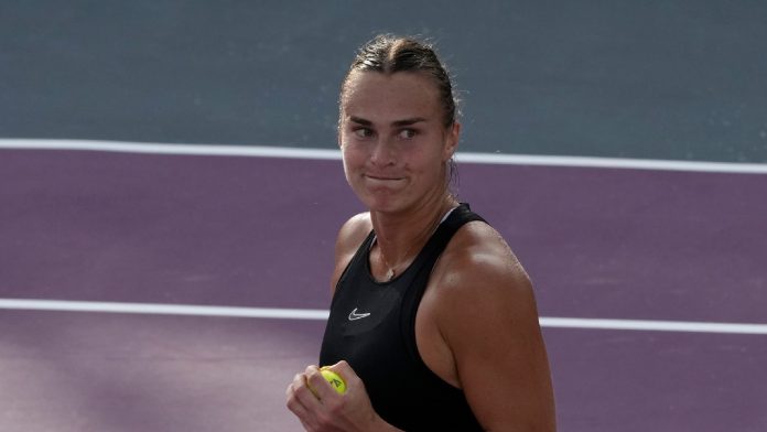 Aryna Sabalenka defeats Elena Rybakina to advance to the WTA Finals semi-finals