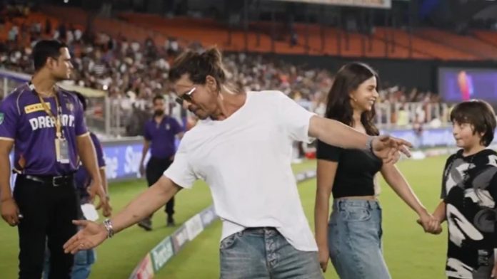 Shah Rukh Khan's Iconic Pose and Suhana and AbRam's Epic Reaction Upon Reaching the Final