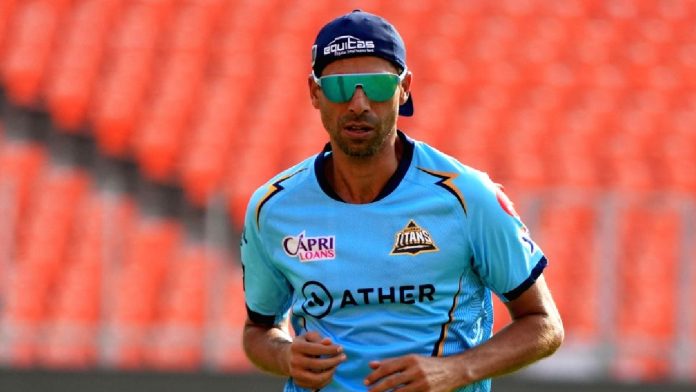 Vikram Solanki and Ashish Nehra are expected to leave the Gujarat Titans; Yuvraj Singh is being considered