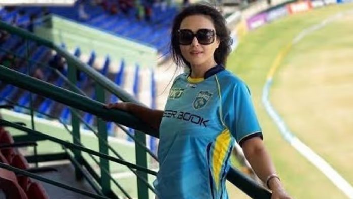 Faf du Plessis's Joy Goes Viral as Preity Zinta's Team Finally Wins the Trophy