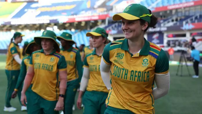 South Africa defeats Scotland by 80 runs, preserving their hopes of making the semifinals. Mlaba records a three-fer