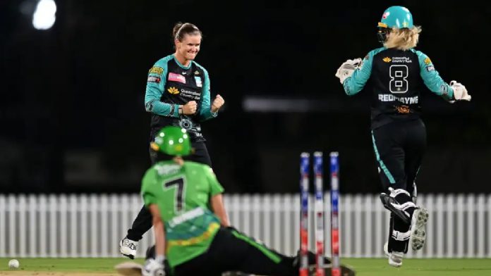 Brisbane Heat secures finals berth with crushing seven-over smash