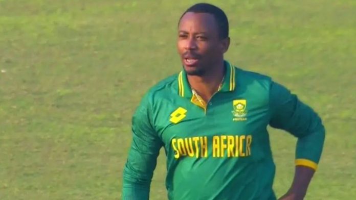 Cricket World Astonished When South Africa's Coach Enters As A Substitute Fielder