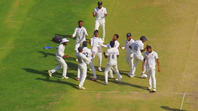 Kerala defeats Gujarat in the first innings to get to their first Ranji Trophy final