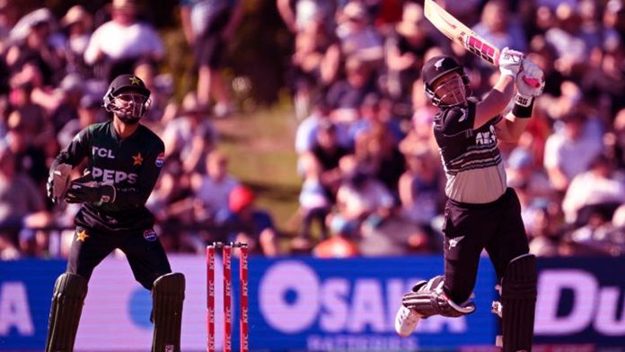 New Zealand leads the T20 international cricket series 2-0 after defeating Pakistan by 5 wickets