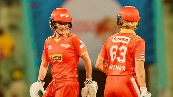 The bowlers and Beth Mooney lead the Gujarat Giants to an 81-run victory over the UP Warriorz